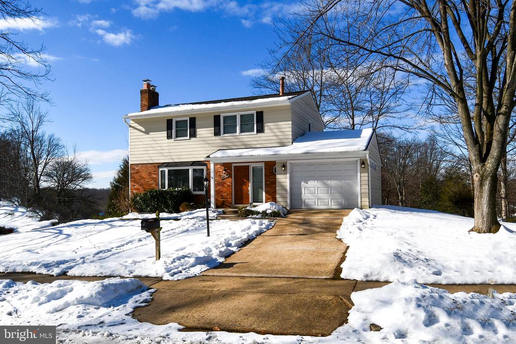 6610 GREENVIEW LANE