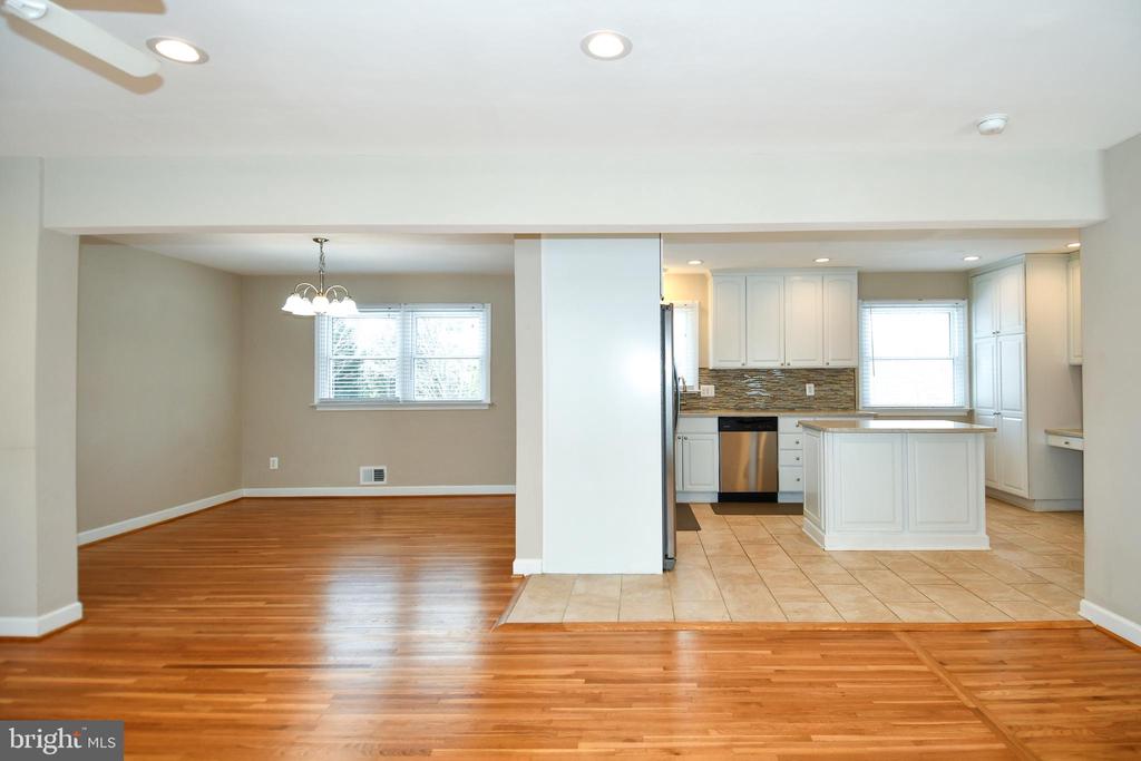 6610 GREENVIEW LANE