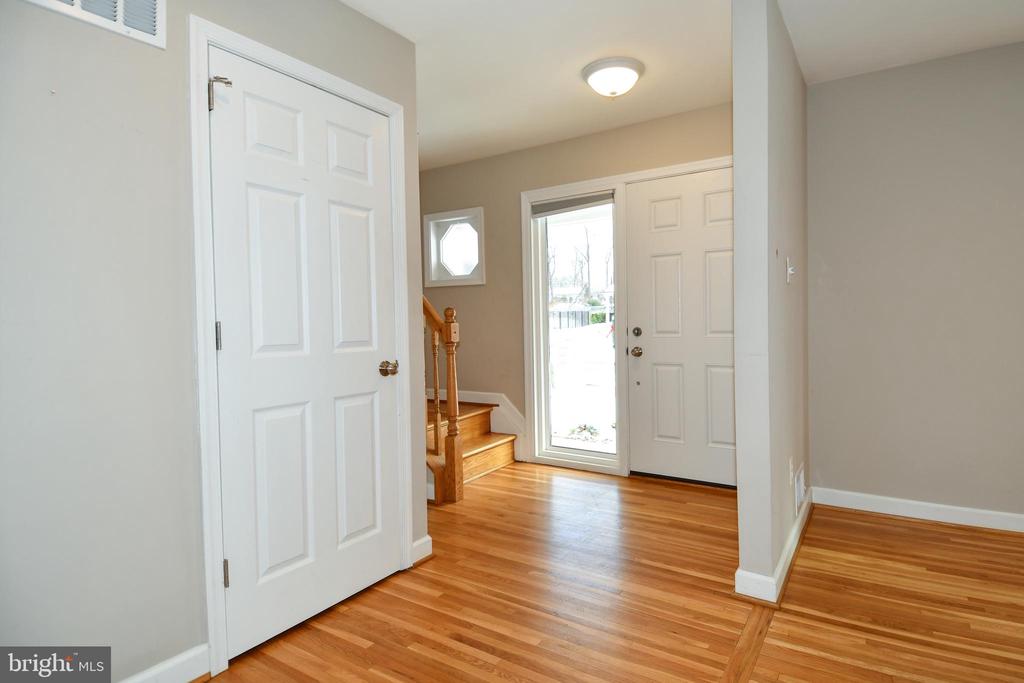 6610 GREENVIEW LANE
