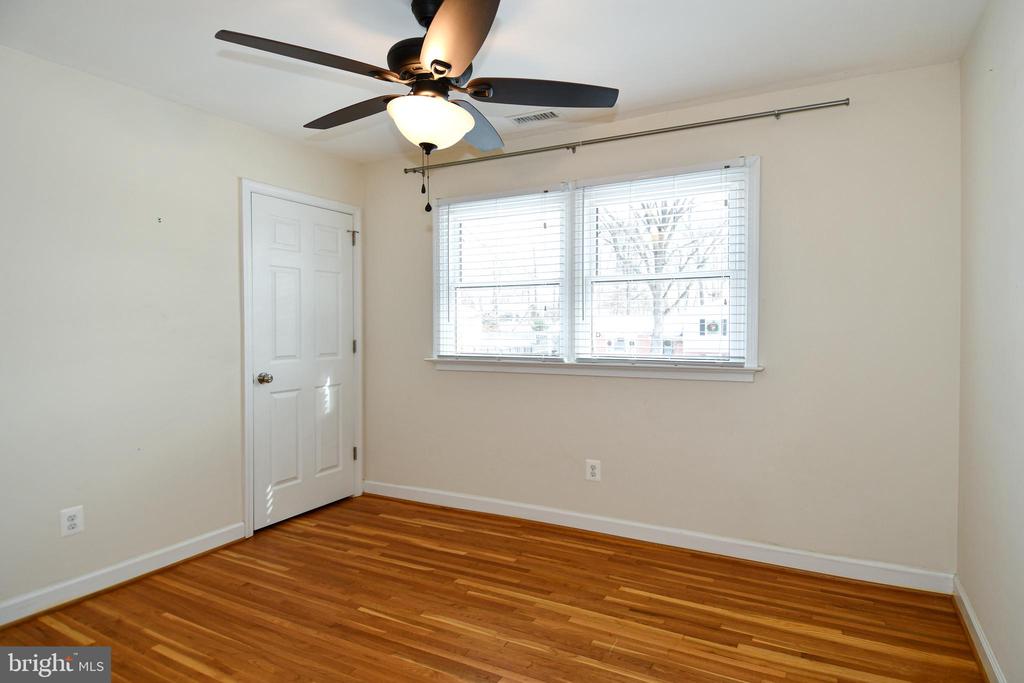6610 GREENVIEW LANE