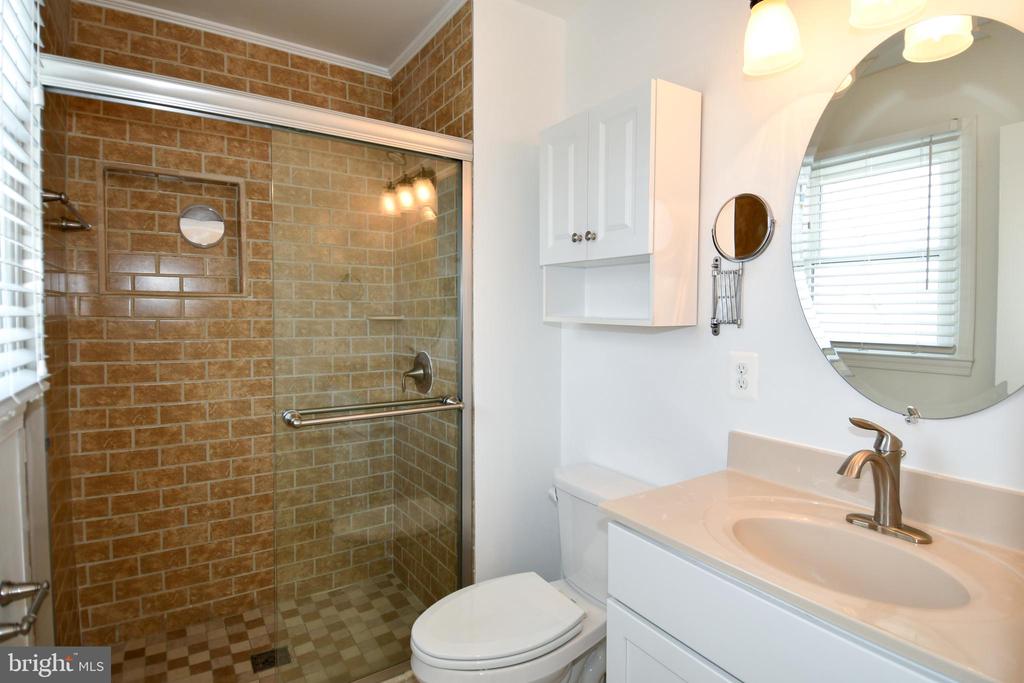 6610 GREENVIEW LANE