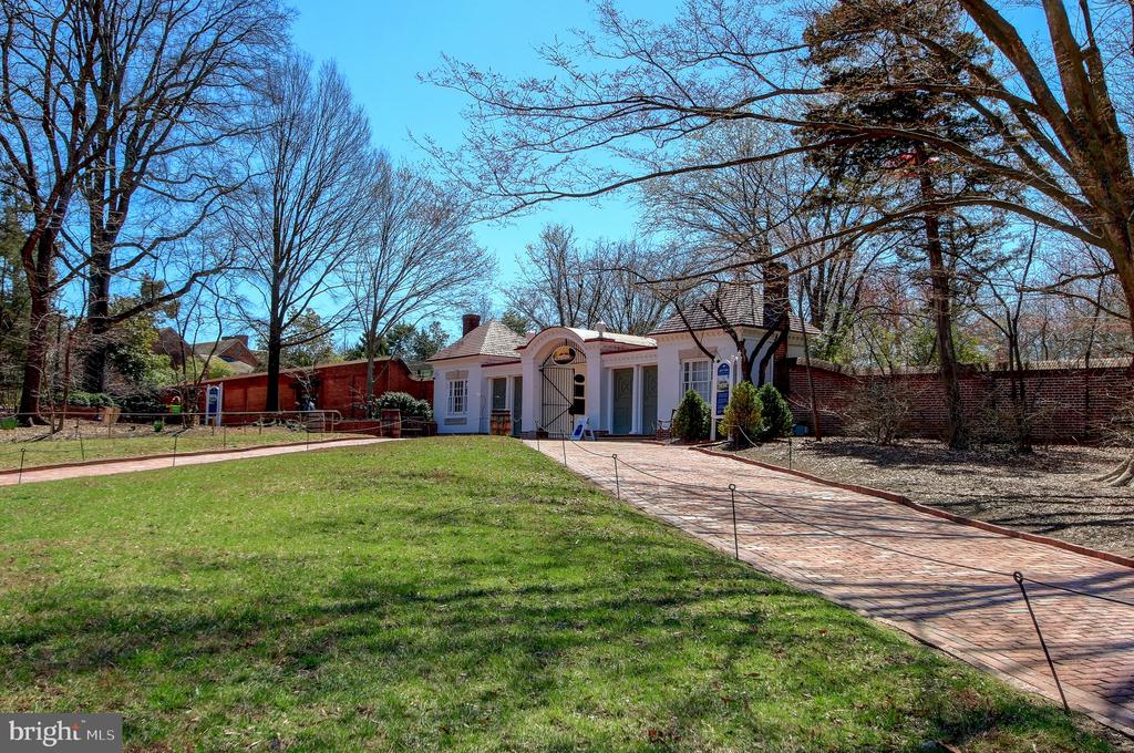 5300 REMINGTON DRIVE
