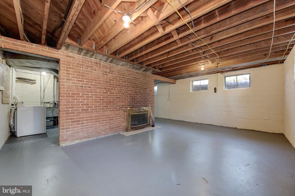 5300 REMINGTON DRIVE