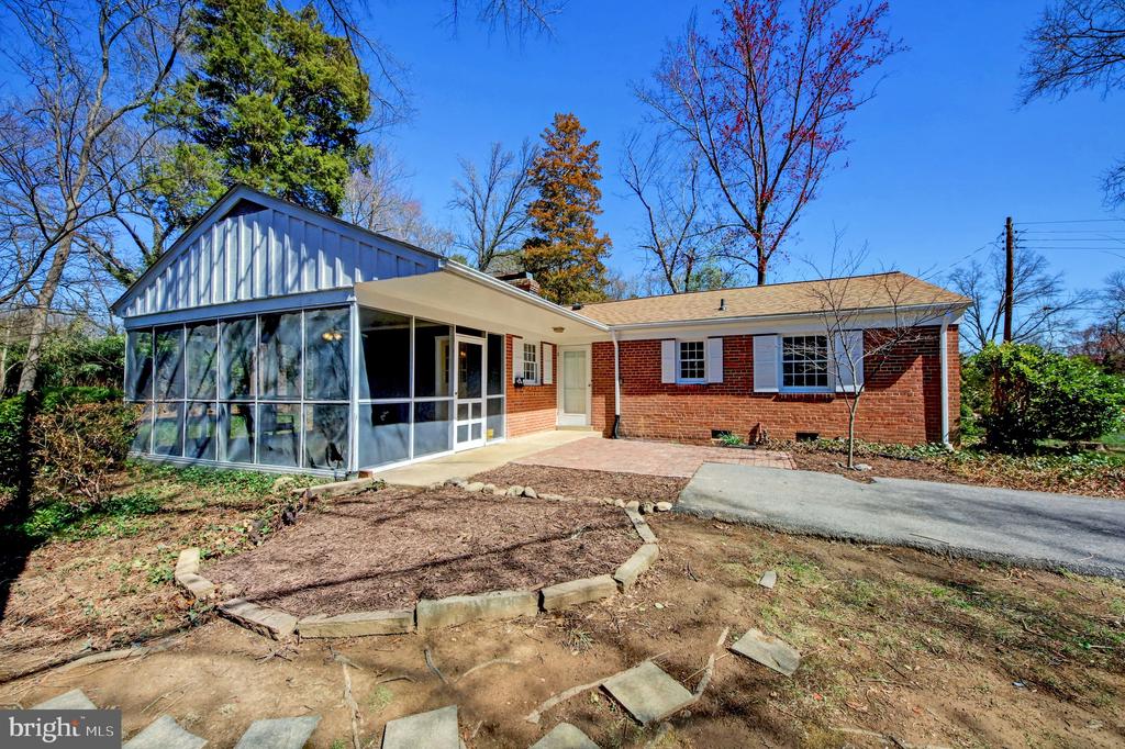 5300 REMINGTON DRIVE