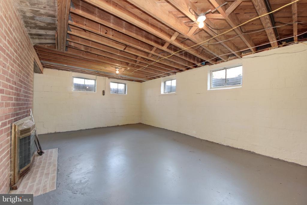 5300 REMINGTON DRIVE
