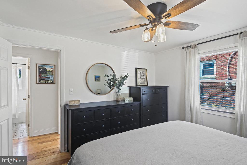 2825 E LEE AVENUE