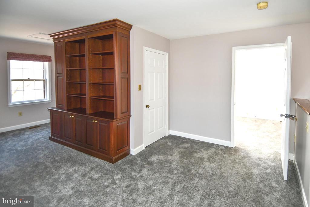 6319 CHAUCER VIEW CIRCLE