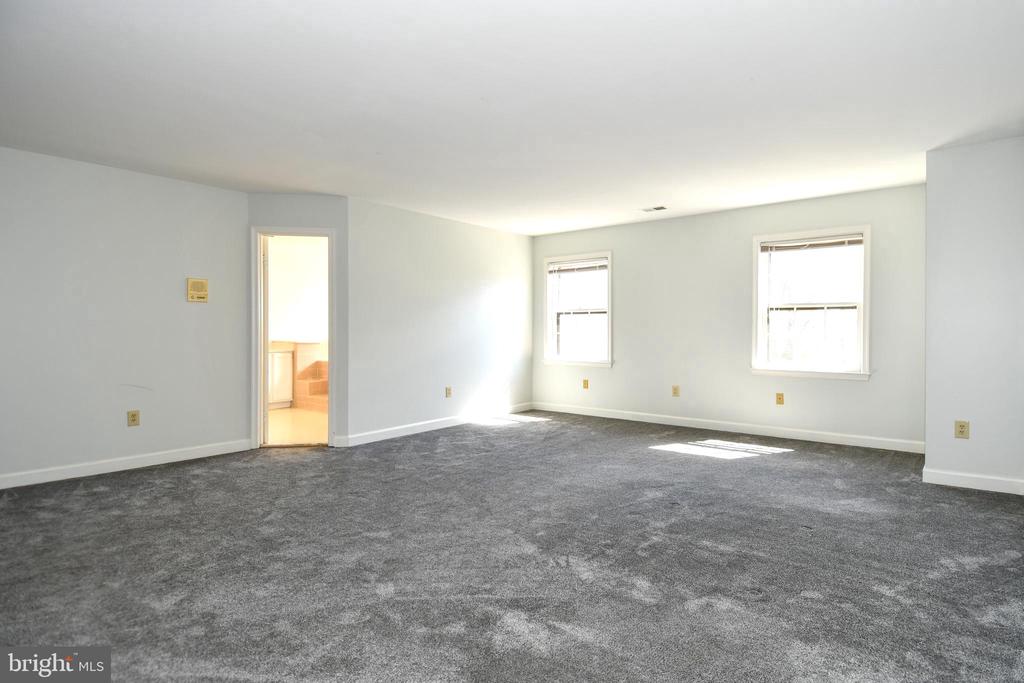 6319 CHAUCER VIEW CIRCLE