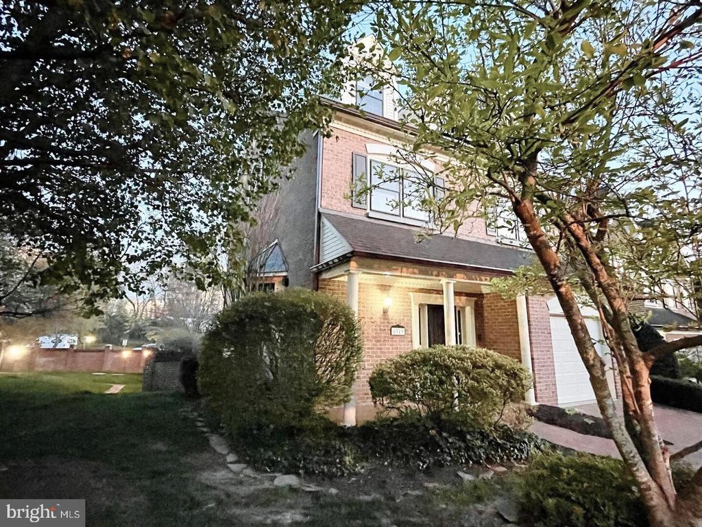 6319 CHAUCER VIEW CIRCLE