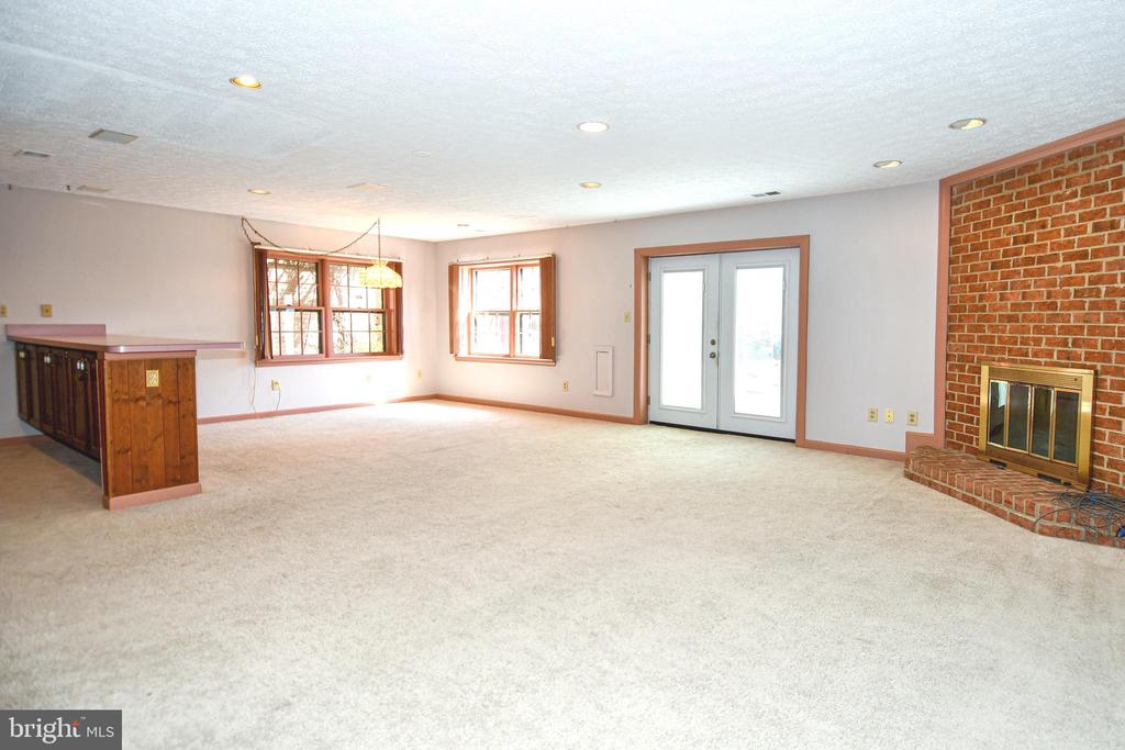 6319 CHAUCER VIEW CIRCLE