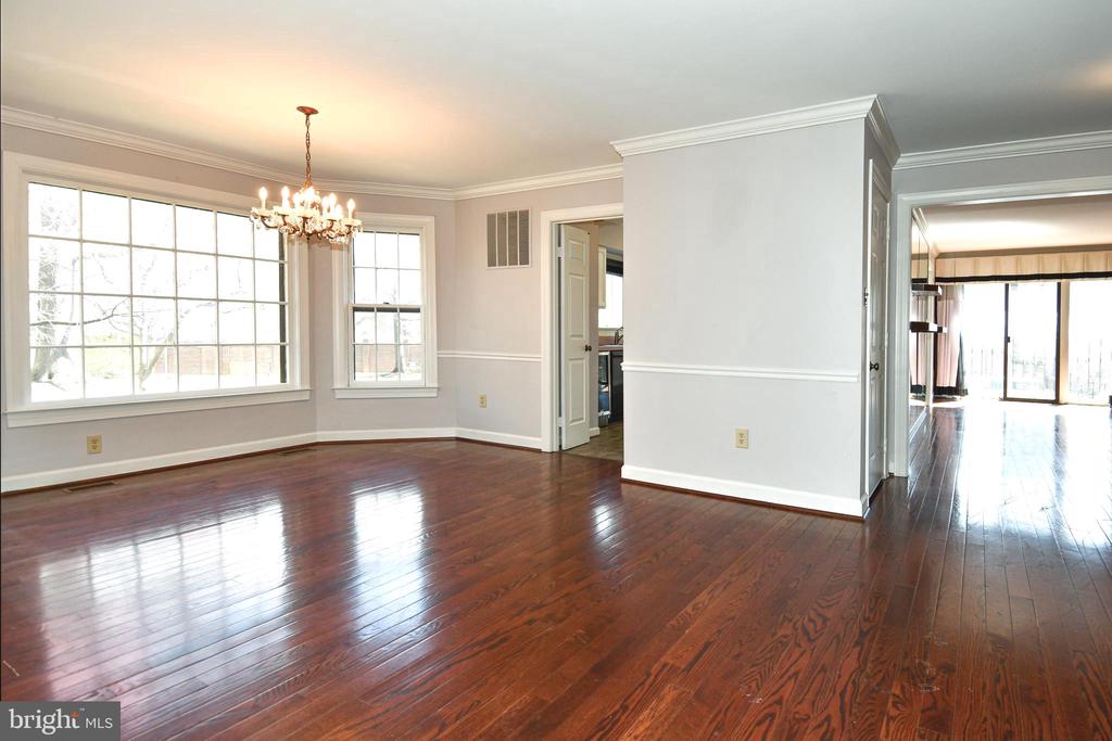 6319 CHAUCER VIEW CIRCLE