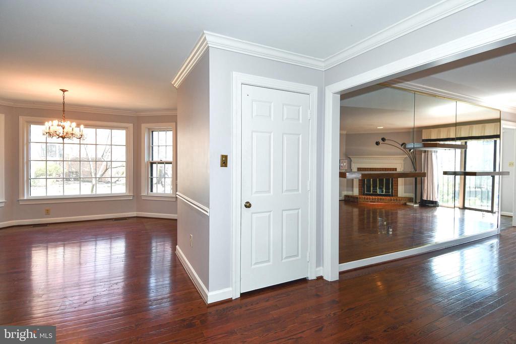 6319 CHAUCER VIEW CIRCLE