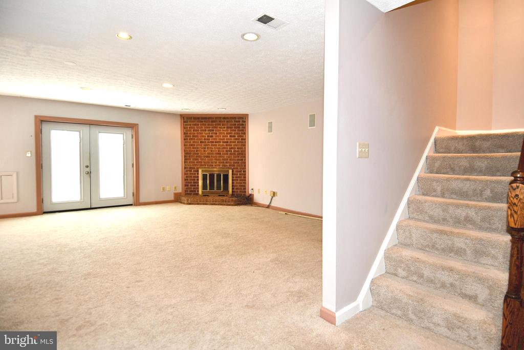 6319 CHAUCER VIEW CIRCLE