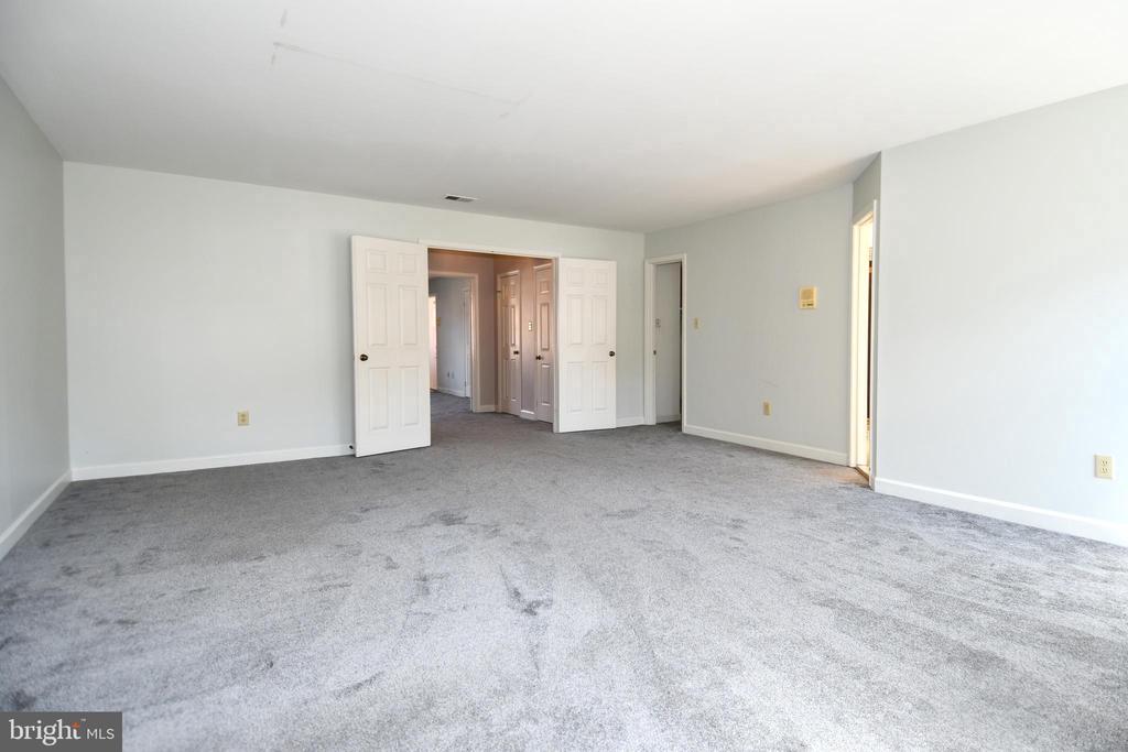 6319 CHAUCER VIEW CIRCLE