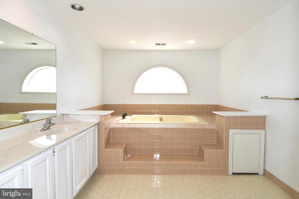 6319 CHAUCER VIEW CIRCLE