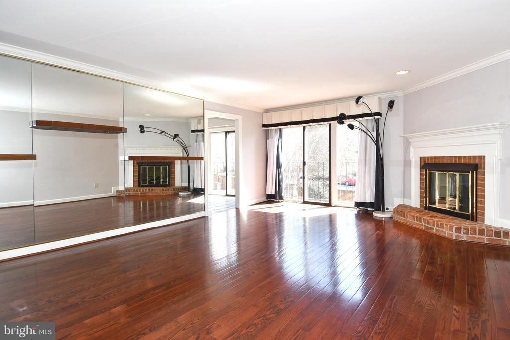 6319 CHAUCER VIEW CIRCLE