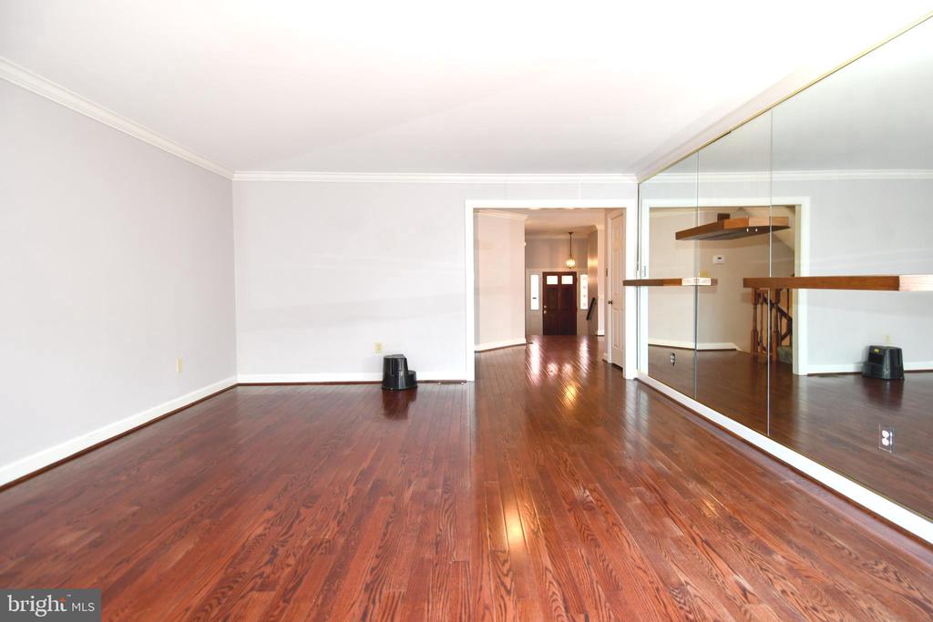 6319 CHAUCER VIEW CIRCLE