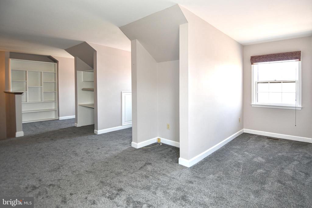 6319 CHAUCER VIEW CIRCLE