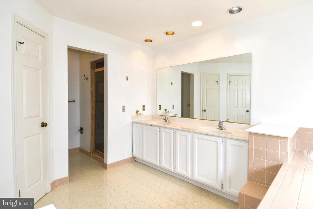 6319 CHAUCER VIEW CIRCLE