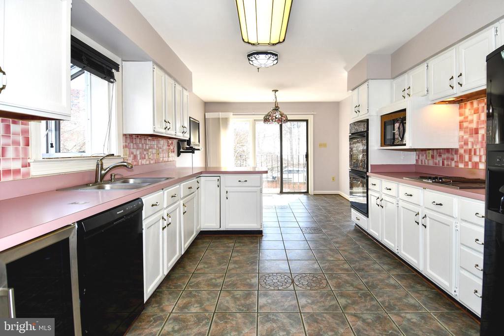 6319 CHAUCER VIEW CIRCLE