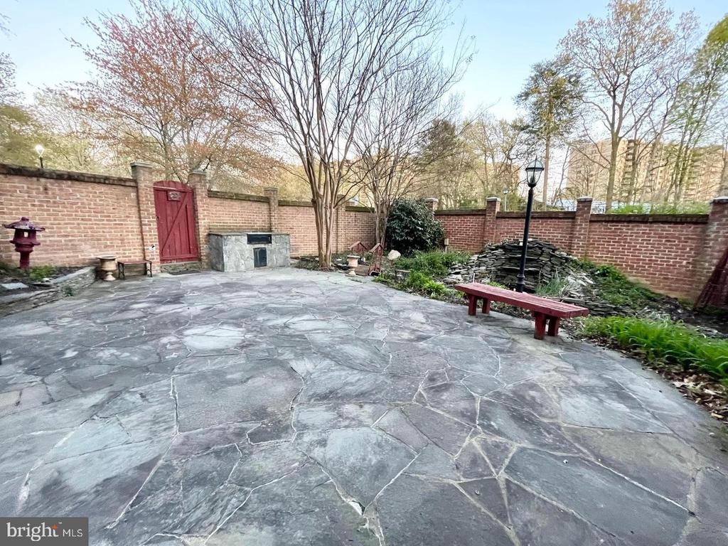 6319 CHAUCER VIEW CIRCLE
