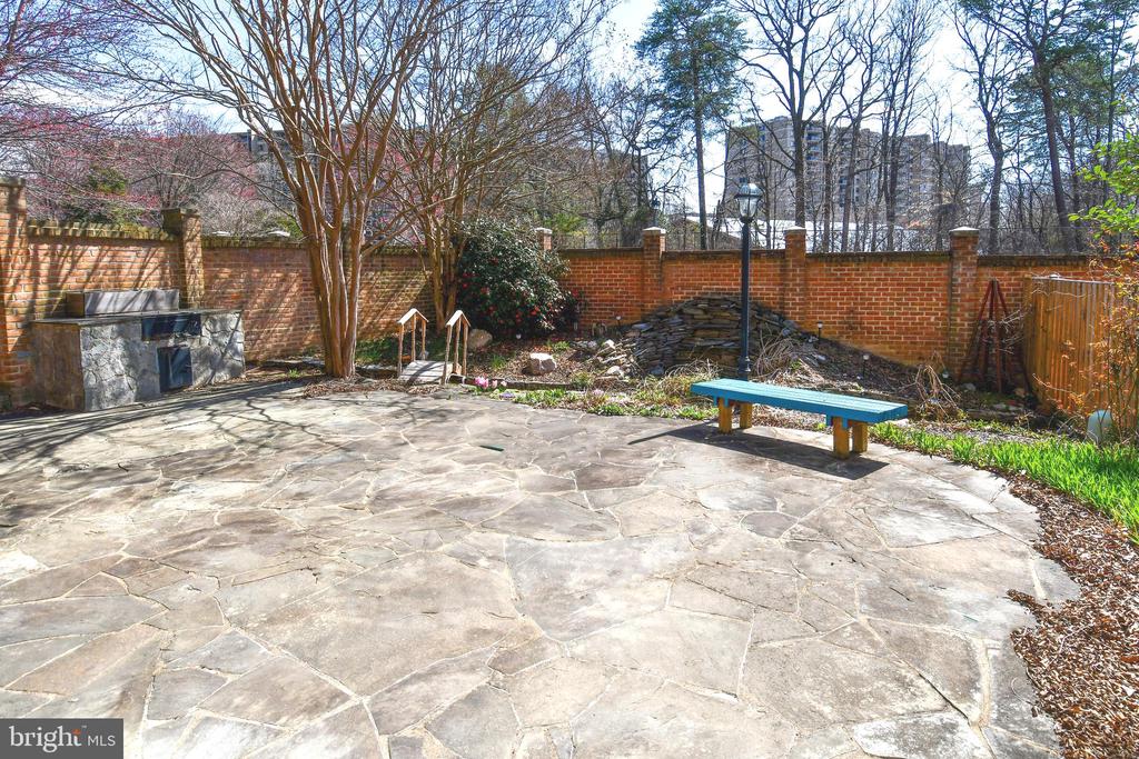 6319 CHAUCER VIEW CIRCLE