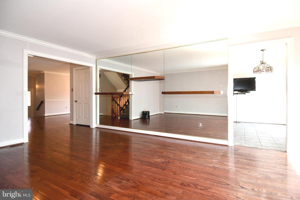 6319 CHAUCER VIEW CIRCLE