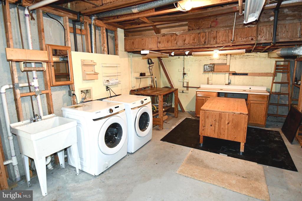 6319 CHAUCER VIEW CIRCLE
