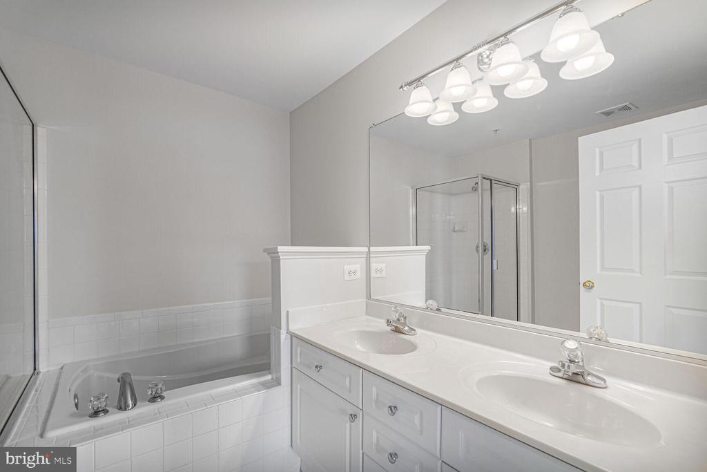 2484 ANGELINE DRIVE Unit: 304