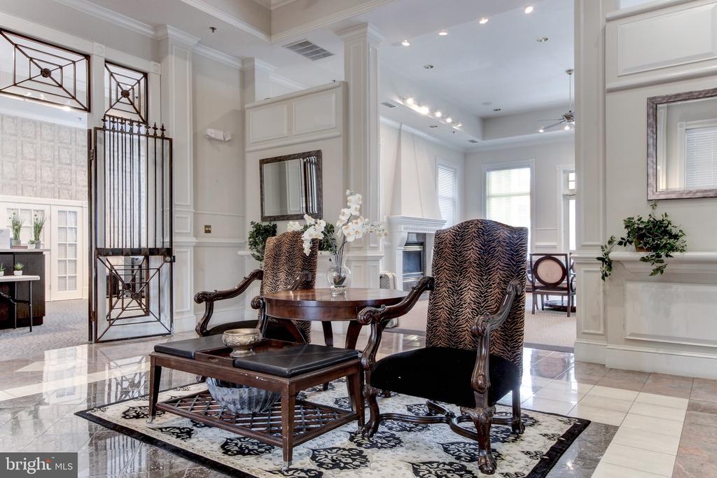 1600 SPRING GATE DRIVE Unit: 2406