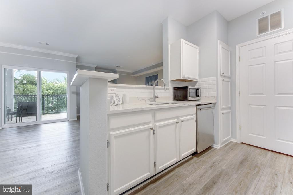 1600 SPRING GATE DRIVE Unit: 2406