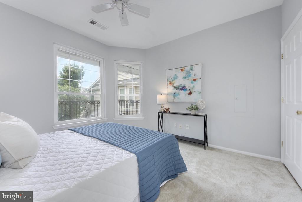 1600 SPRING GATE DRIVE Unit: 2406