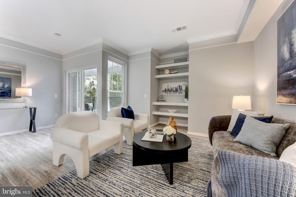 1600 SPRING GATE DRIVE Unit: 2406