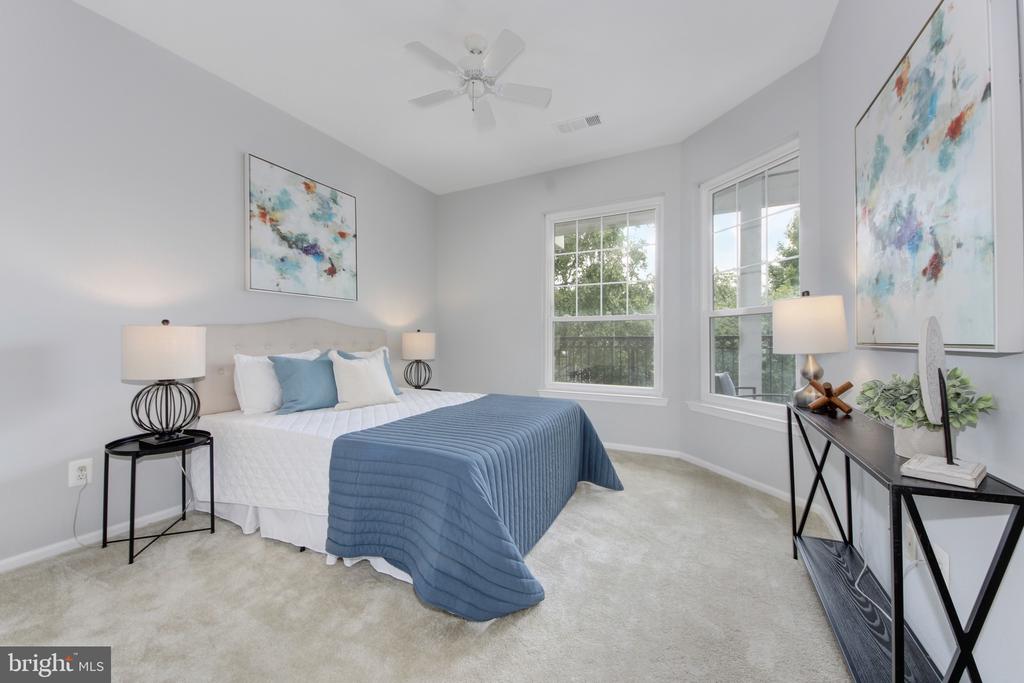 1600 SPRING GATE DRIVE Unit: 2406