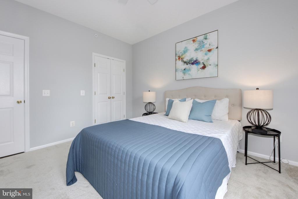 1600 SPRING GATE DRIVE Unit: 2406