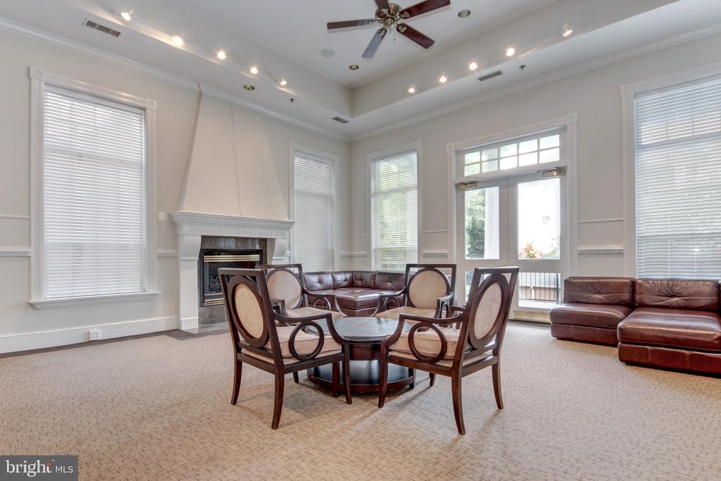 1600 SPRING GATE DRIVE Unit: 2406