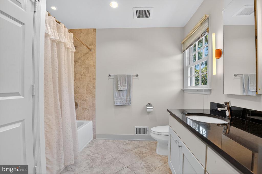 2908 ROBIN GLEN COURT
