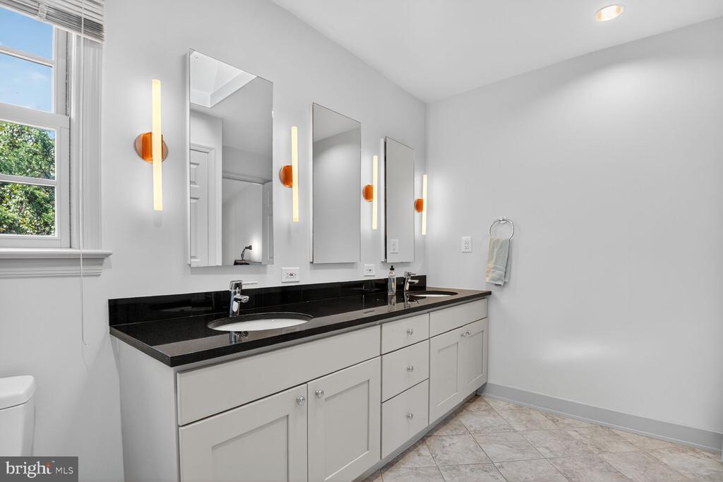 2908 ROBIN GLEN COURT