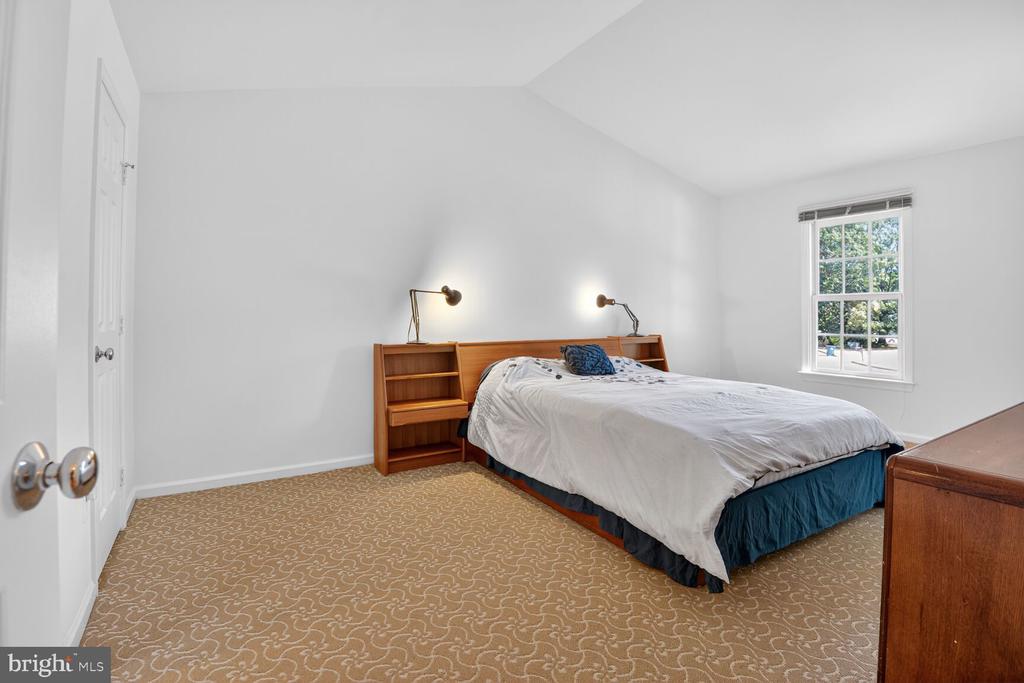 2908 ROBIN GLEN COURT