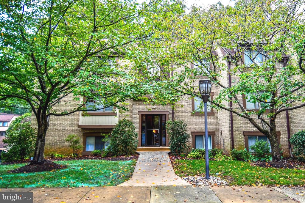 1672 PARKCREST CIRCLE Unit: 300
