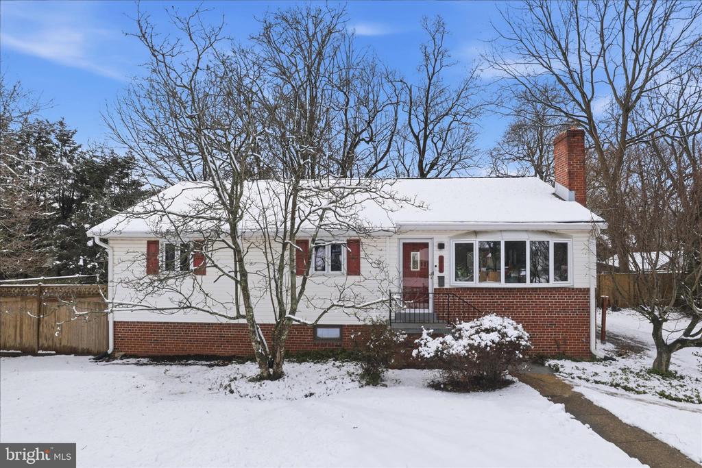 3908 LONGSTREET COURT