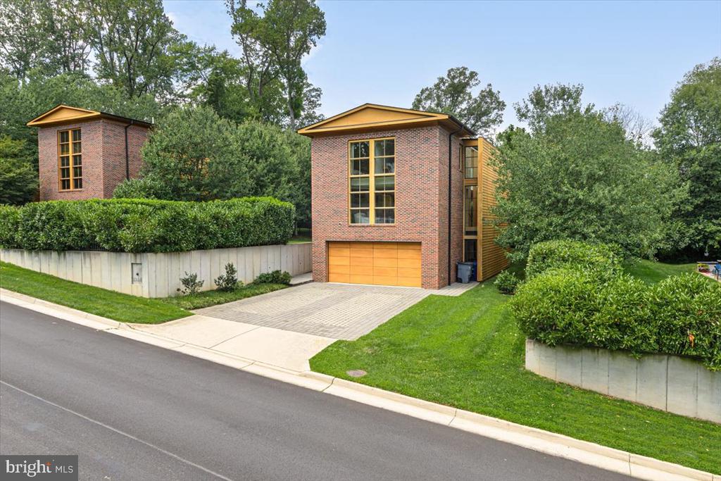 2500 BUCKELEW DRIVE