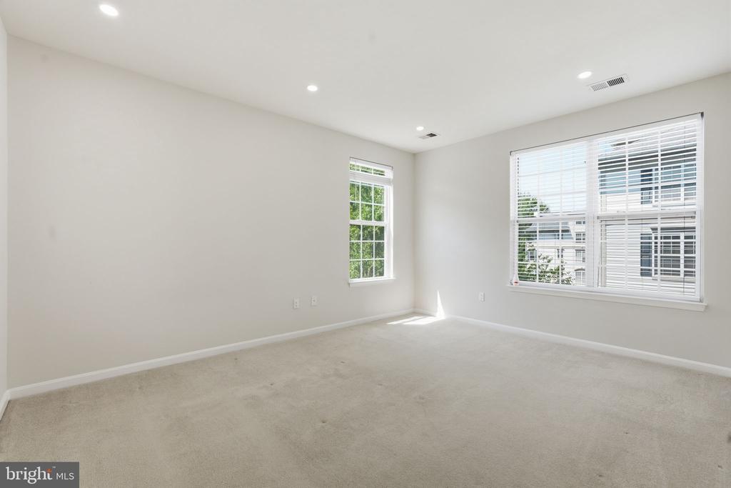 11506 SPERRIN CIRCLE Unit: 305