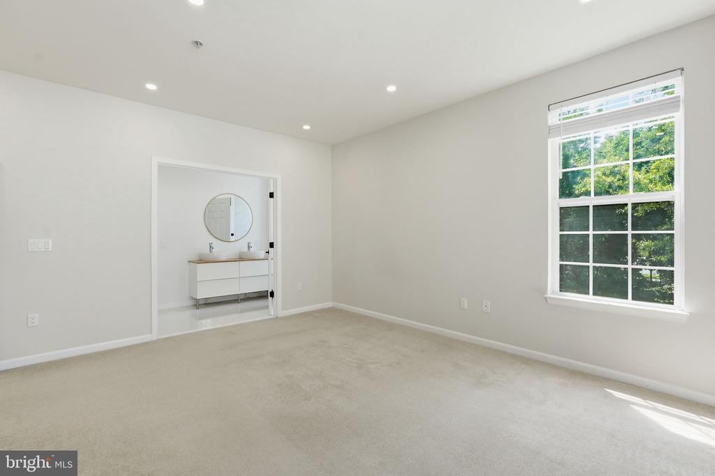 11506 SPERRIN CIRCLE Unit: 305