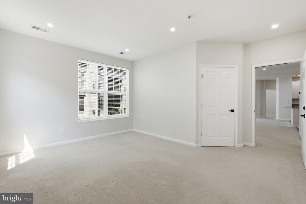 11506 SPERRIN CIRCLE Unit: 305