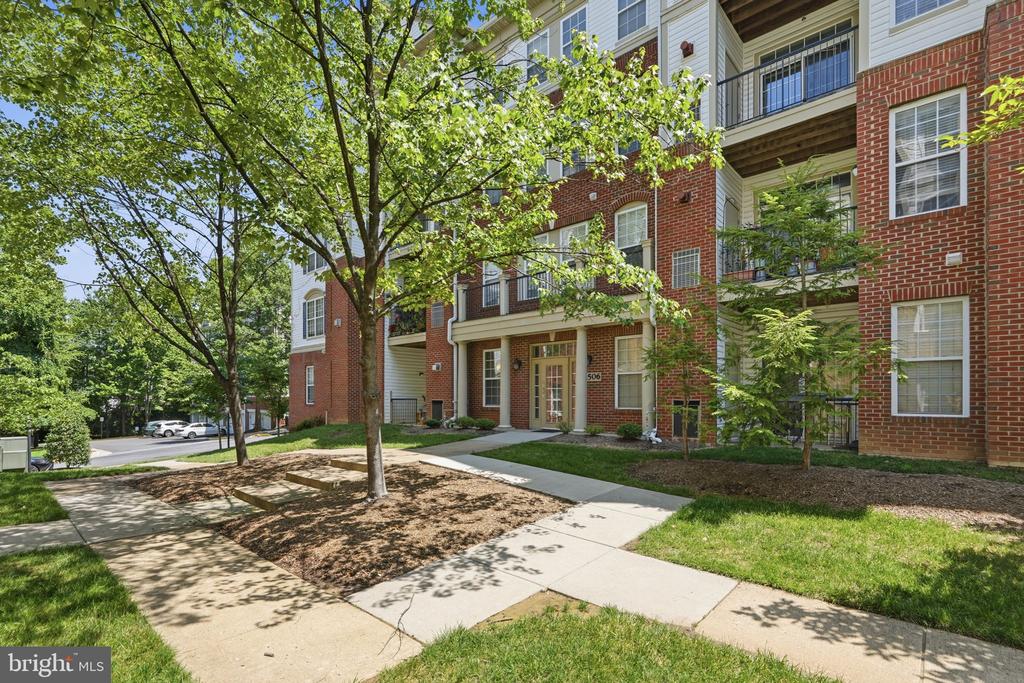11506 SPERRIN CIRCLE Unit: 305
