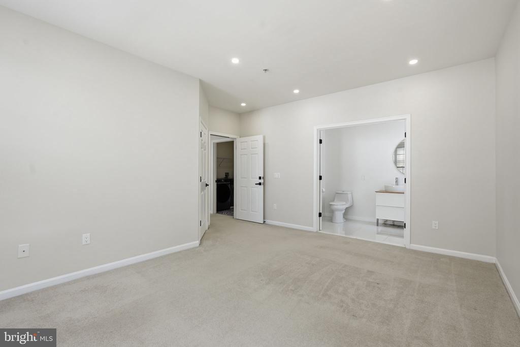 11506 SPERRIN CIRCLE Unit: 305
