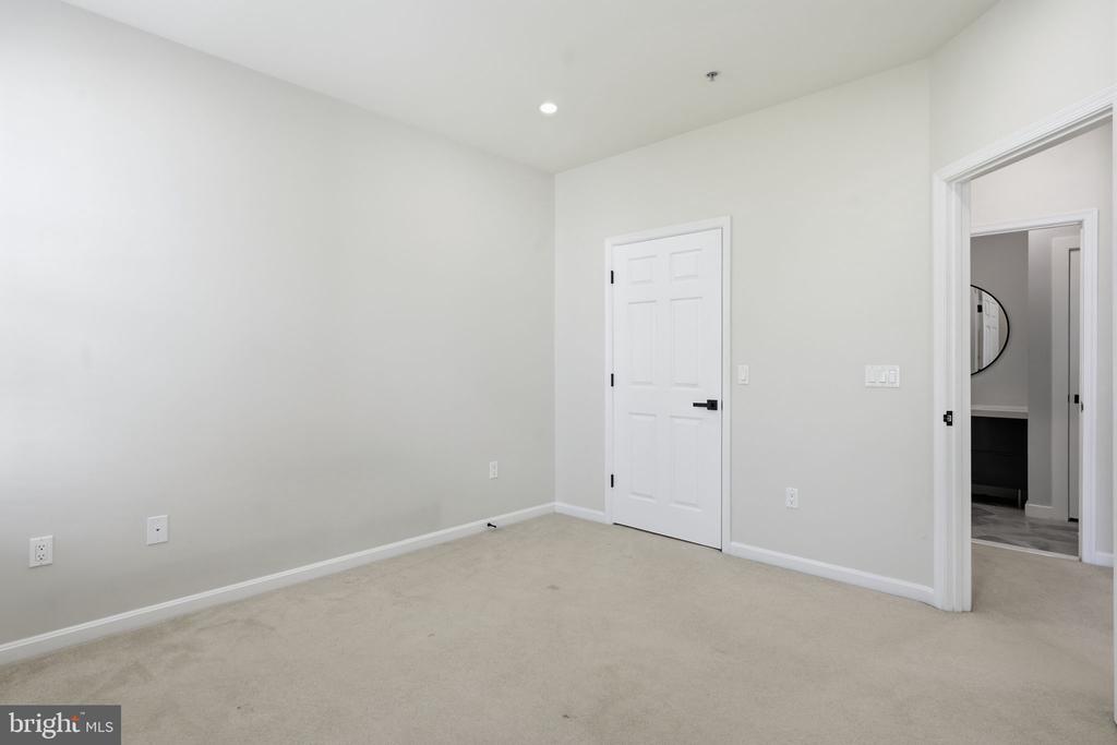 11506 SPERRIN CIRCLE Unit: 305