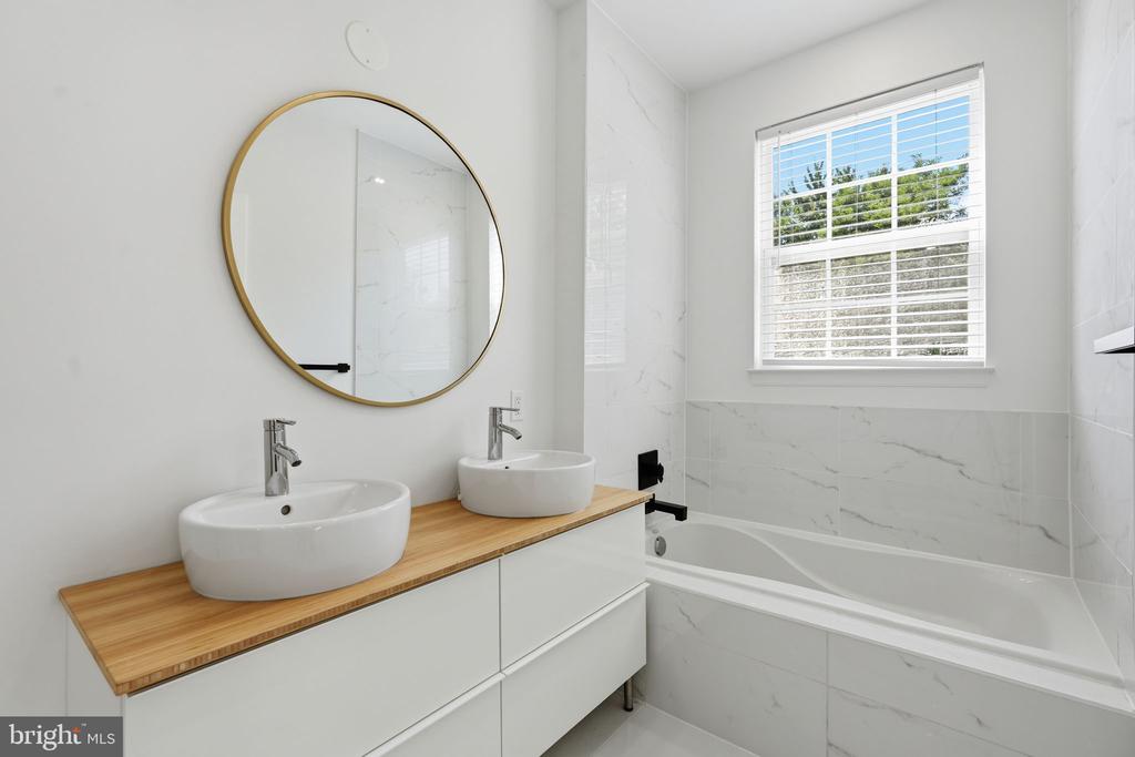 11506 SPERRIN CIRCLE Unit: 305