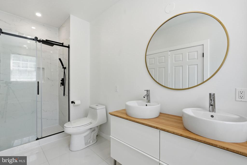 11506 SPERRIN CIRCLE Unit: 305